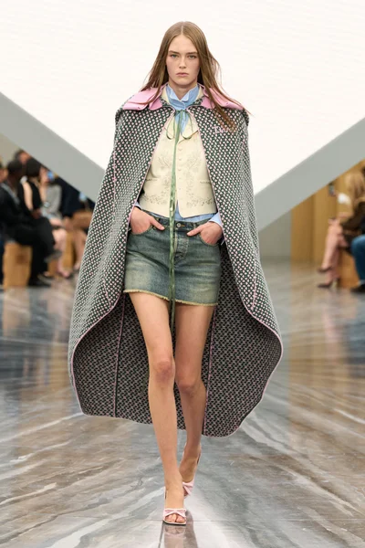 Look 27
